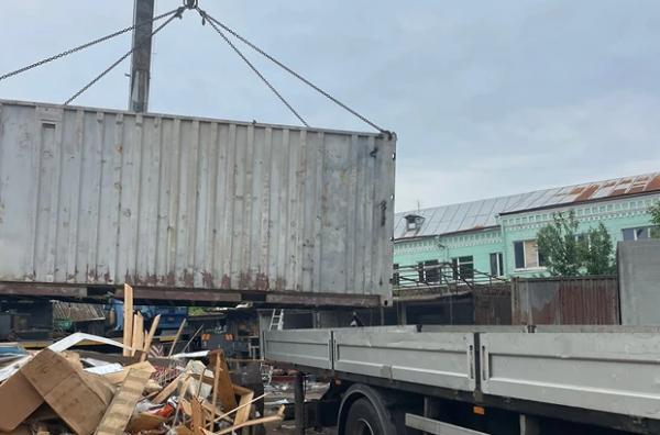Біля Центрального вокзалу в Києві демонтували колишній ринок. Там прибрали майже 150 кіосків