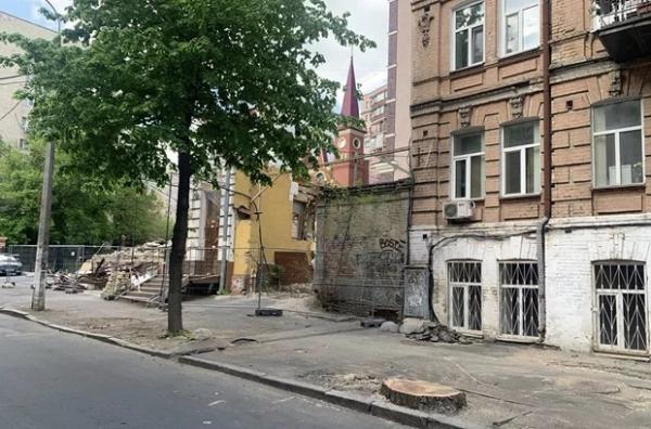 У Києві пропонують розпустити «Київзеленбуд» через спилювання здорових дерев – петиція