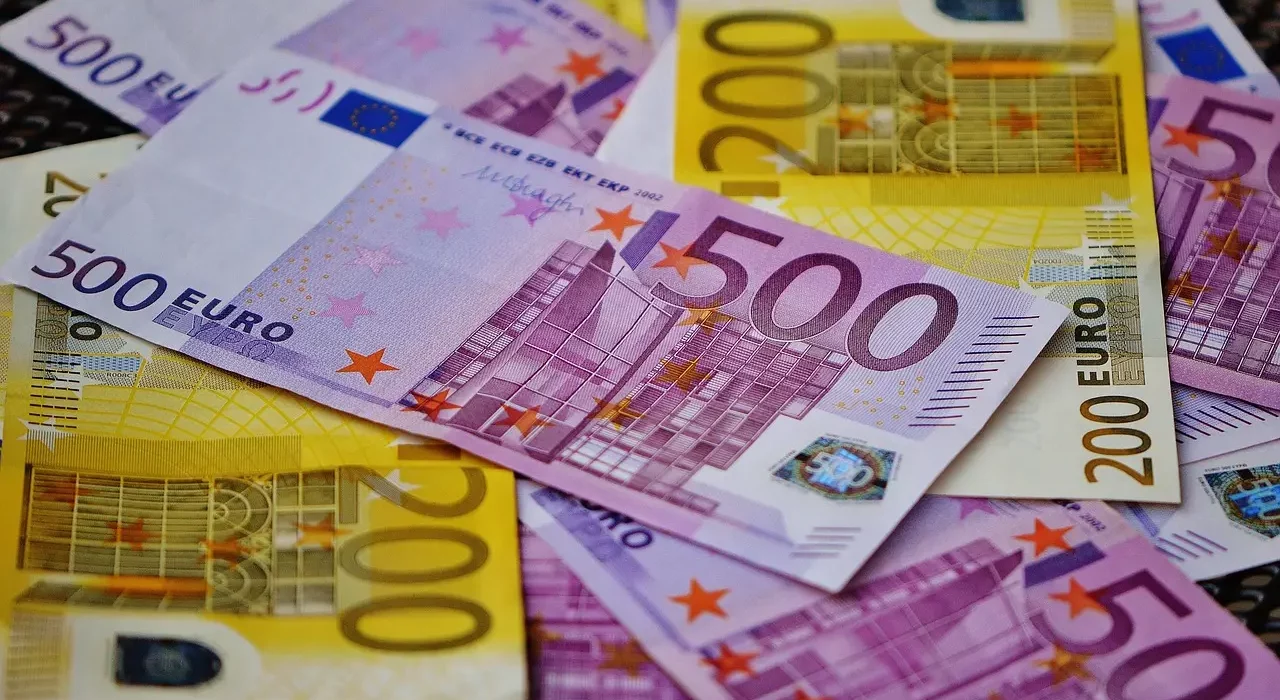 Україна починає розглядати можливість відмови від долара і переходу на євро