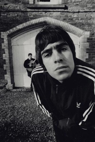 Oasis та adidas випустили спільну колекцію, натхненну 90-ми