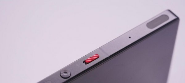 Игровой смартофн RedMagic 10S Pro получил разогнанный чип Snapdragon 8 Elite, батарею на 7050 мА-ч и активное охлаждение ─ от $700