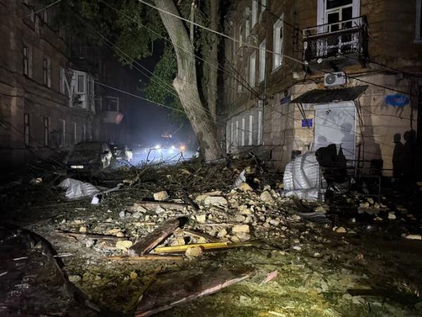 Росіяни вдарили по пологовому будинку в Одесі: постраждалих і загиблих немає