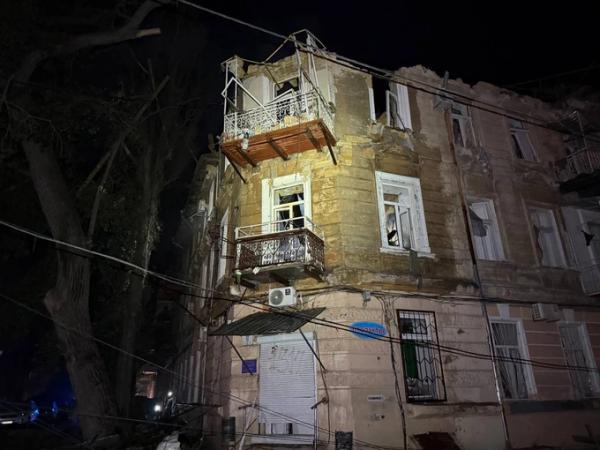Росіяни вдарили по пологовому будинку в Одесі: постраждалих і загиблих немає