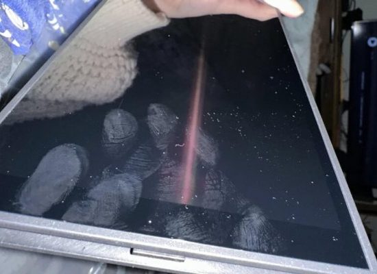 Покупатели получили Nintendo Switch 2 во вскрытых коробках с заляпанными экранами