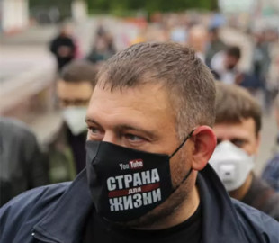 У Білорусі звільнили опозиційного блогера Сергія Тихановського та журналіста Ігоря Карнея