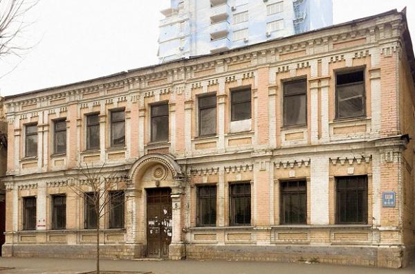 На Лук’янівці виставили на продаж одну з найстаріших садиб кінця ХІХ століття – Перов