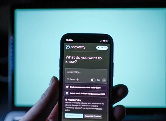 Samsung прагне впровадити технологію штучного інтелекту Perplexity у свої телефони