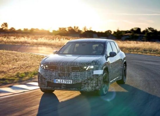 BMW представили автомобіль, який самостійно вмикає сигнали повороту