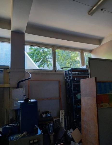 У спорткомплексі КПІ в Солом'янському районі вибило вікна. Бізнес-центр навпроти повністю згорів