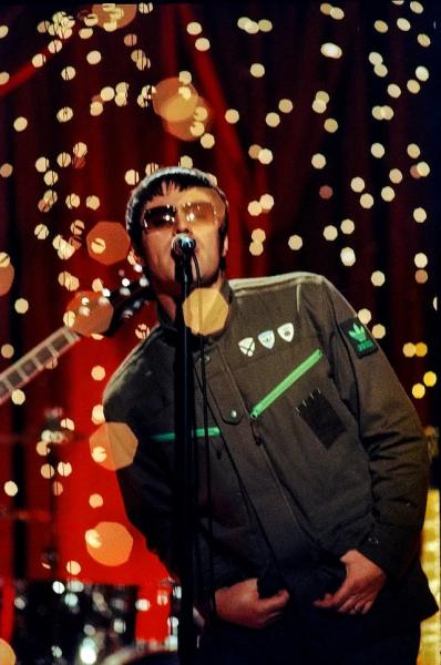 Oasis та adidas випустили спільну колекцію, натхненну 90-ми