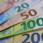 Скільки грошей можна перевозити через кордон у 2025 році
