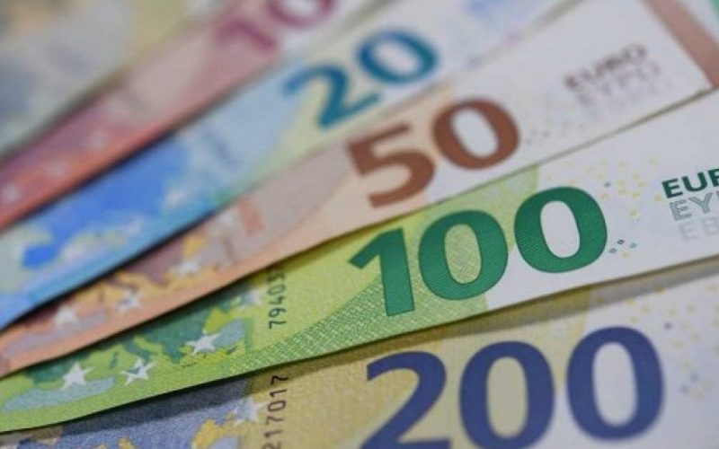 Скільки грошей можна перевозити через кордон у 2025 році