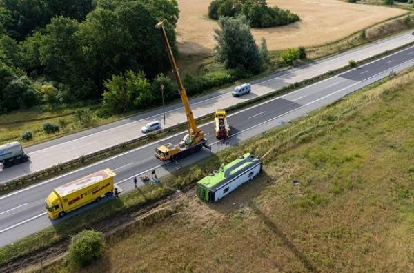 У Німеччині перекинувся автобус FlixBus з 54 пасажирами. Там були й українці