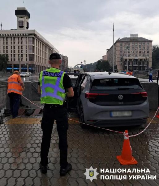 У Києві водій врізався у підземний перехід на Майдані Незалежності