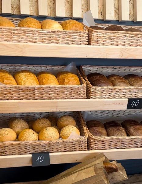 Офлайн-магазин Good Bread з випічкою від людей з ментальною інвалідністю на Алматинській