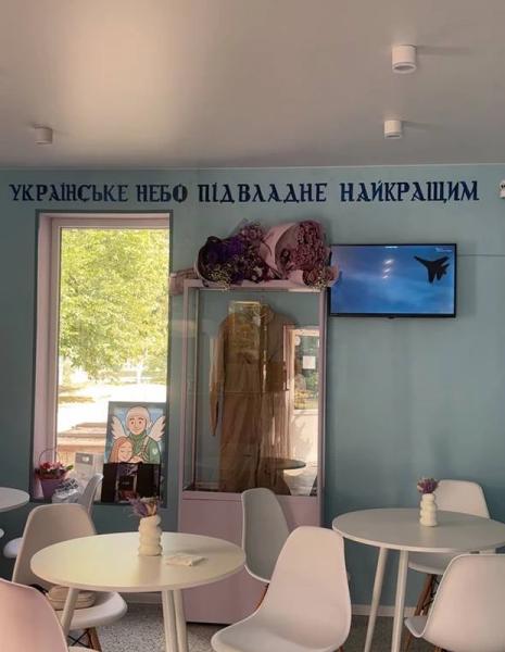 Кавʼярня «Крилаті» на честь загиблого льотчика Івана Болотова у Дарницькому районі