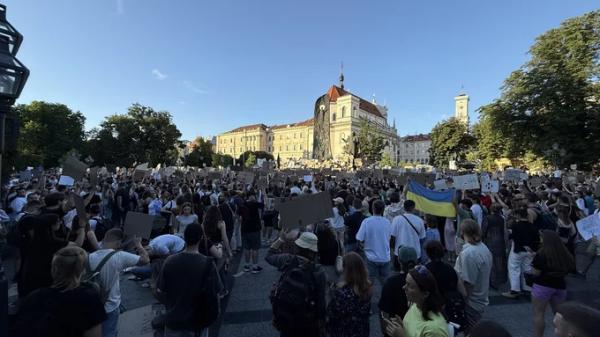 «Мовчання – зрада» : у Львові знову вийшли на протести проти законопроєкту щодо НАБУ і САП