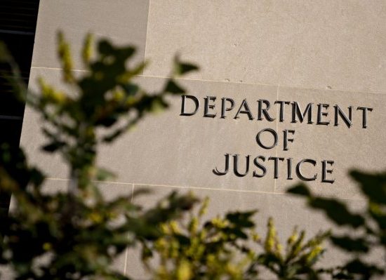 Солдат армії США визнав себе винним у зламі систем телекомунікацій та вимаганні