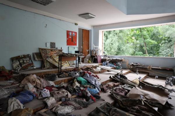 Завали корпусу академії Бойчука розібрали: там знайшли майже неушкоджені мозаїки та ікони
