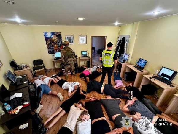 В Україні судитимуть організатора та 18 членів масштабної мережі шахрайських кол-центрів
