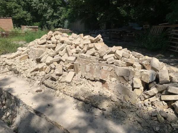 Забудовник демонтував історичні стіни у фундаментах палацу Розумовського