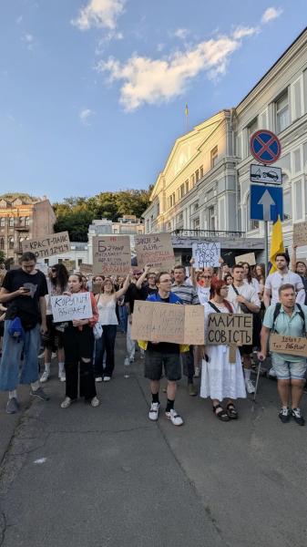 У Києві третій день поспіль проходять протести проти обмеження незалежності НАБУ та САП