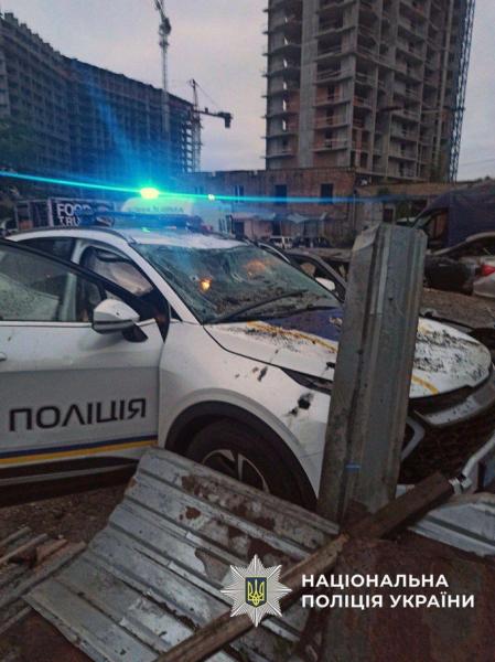 Росіяни зруйнували під'їзд будинку на Святошино. Є загиблі й постраждалі, зокрема поліцейські й діти