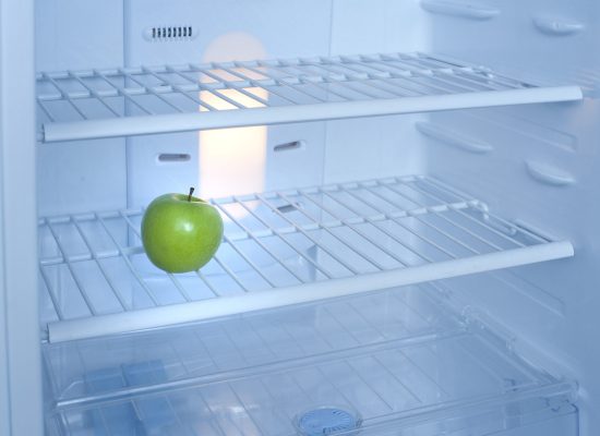 До чого сниться напівпорожній холодильник
