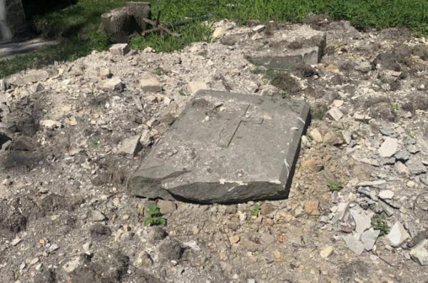 На Байковому кладовищі пошкодили могилу доктора медицини Людвіка Гурецького