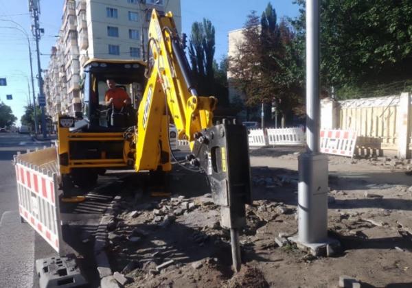 У Києві облаштовують безбар'єрний підхід до військового госпіталю