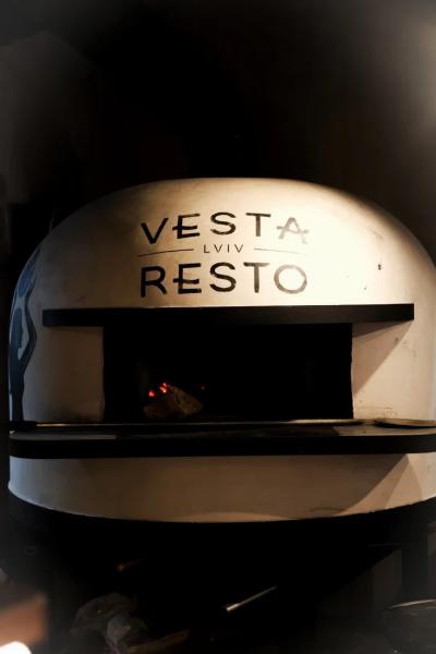 Ресторан Vesta у центрі Львова