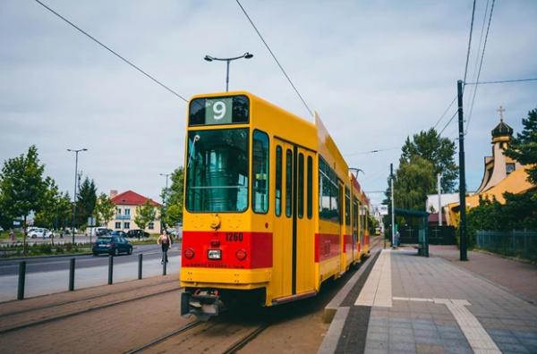 Це трамваї зі швейцарського міста Базель, які вийдуть на маршрути Львова у серпні