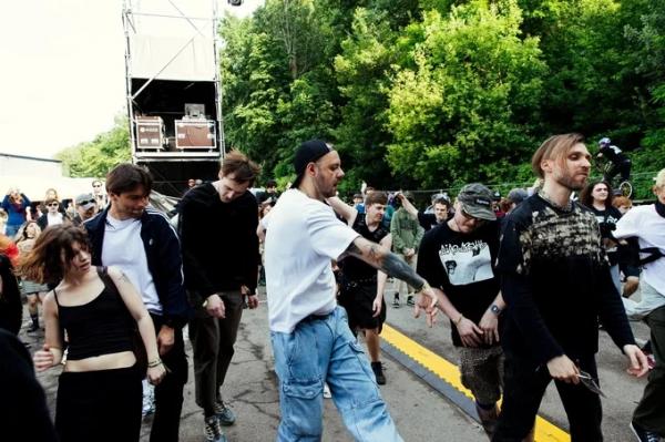 «Брудний пес» виходить на вулицю: що буде на осінній вечірці на Кирилівській
