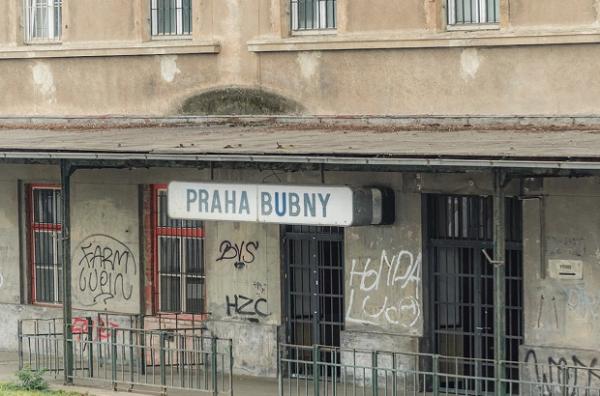 У Празі після 40 років відкрили оновлену станцію Praha–Bubny з платформами всередині будівлі