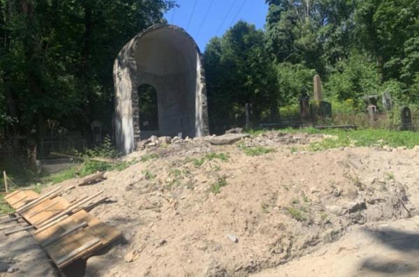 На Байковому кладовищі пошкодили могилу доктора медицини Людвіка Гурецького