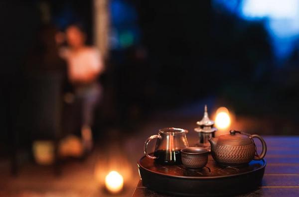 Чайний простір Teahouse біля готелю «Салют» із «садом свідків восьмої заварки»