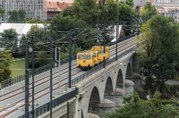 У Празі після 40 років відкрили оновлену станцію Praha–Bubny з платформами всередині будівлі