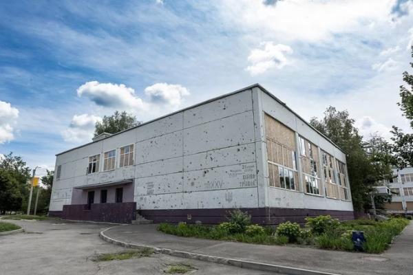 Художник «зататуював» фасад школи на Північній Салтівці. Робота присвячена пам'яті війни