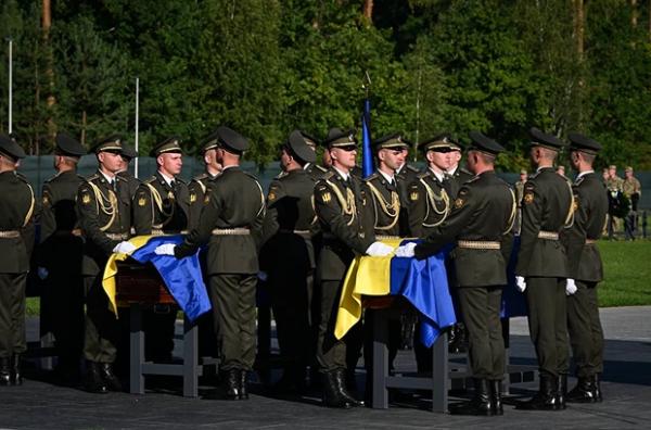 На Національному військовому меморіальному кладовищі відбулися перші поховання