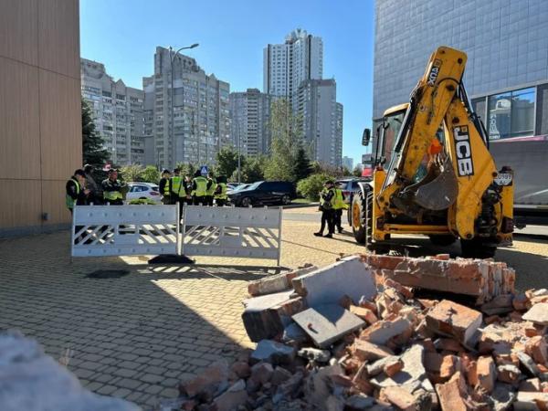 Біля ЖК River Stone демонтували паркан, який обмежував доступ до Дніпровської набережної