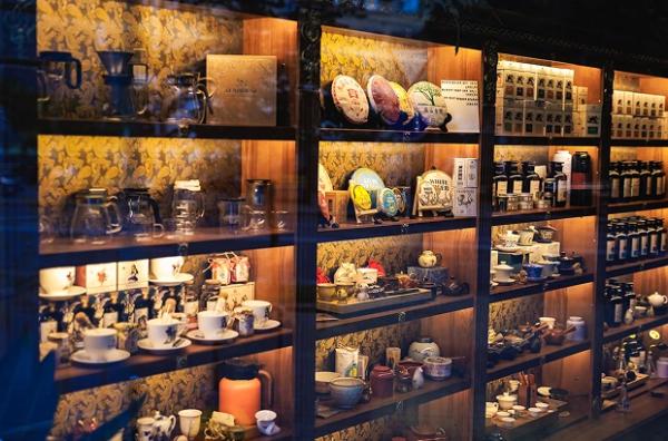 Чайний простір Teahouse біля готелю «Салют» із «садом свідків восьмої заварки»