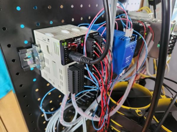 Автоматы для NVIDIA RTX 5090: энтузиаст показал основательную систему питания, которая предотвращает возгорания