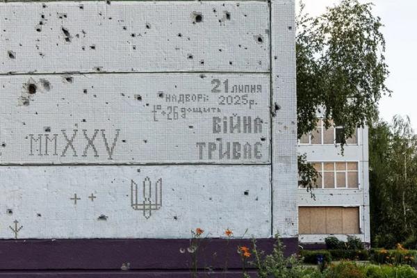 Художник «зататуював» фасад школи на Північній Салтівці. Робота присвячена пам'яті війни