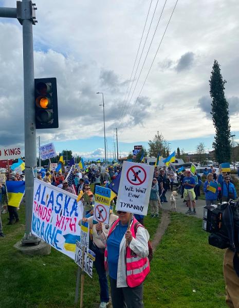 На Алясці пройшов мітинг на підтримку України перед зустріччю Трампа і Путіна. Дивіться фото