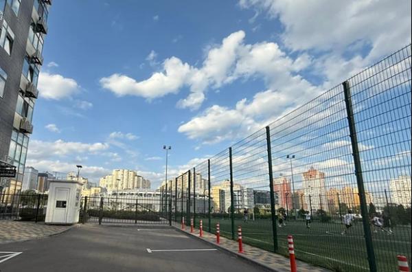 Паркани на набережній Дніпра біля River Mall не демонтували, попри рішення суду – прокуратура