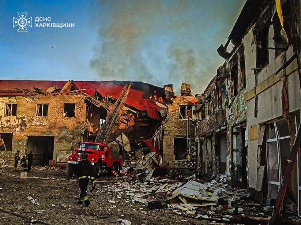 Росіяни пошкодили залізничний вокзал у Лозовій. Серед загиблих – працівник Укрзалізниці
