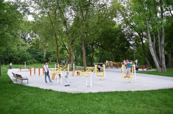 З інклюзивними доріжками та спортмайданчиком: у Львові оновили парк біля центру Unbroken