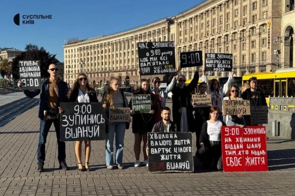 Хрещатик вперше перекрили під час загальнонаціональної хвилини мовчання
