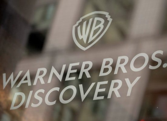 Warner Bros. подає до суду на Midjourney за зображення Супермена та Бетмена, що створені за допомогою ШІ