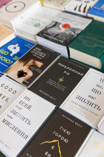 Книгарня «Readeat Місто» на Арсенальній